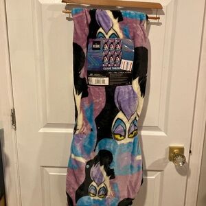 BNWT DISNEY Little Mermaid Ursula Halloween Plush Blanket